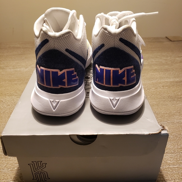 Nike Kyrie 5 "Have A Nike Day" - Picture 5 of 8